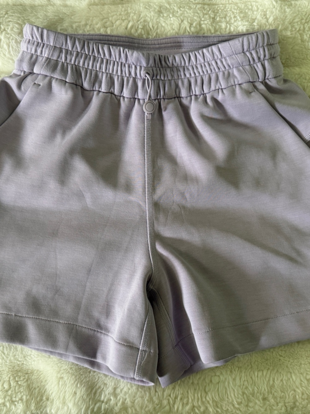 lululemon athletica Lavender softstreme 4”